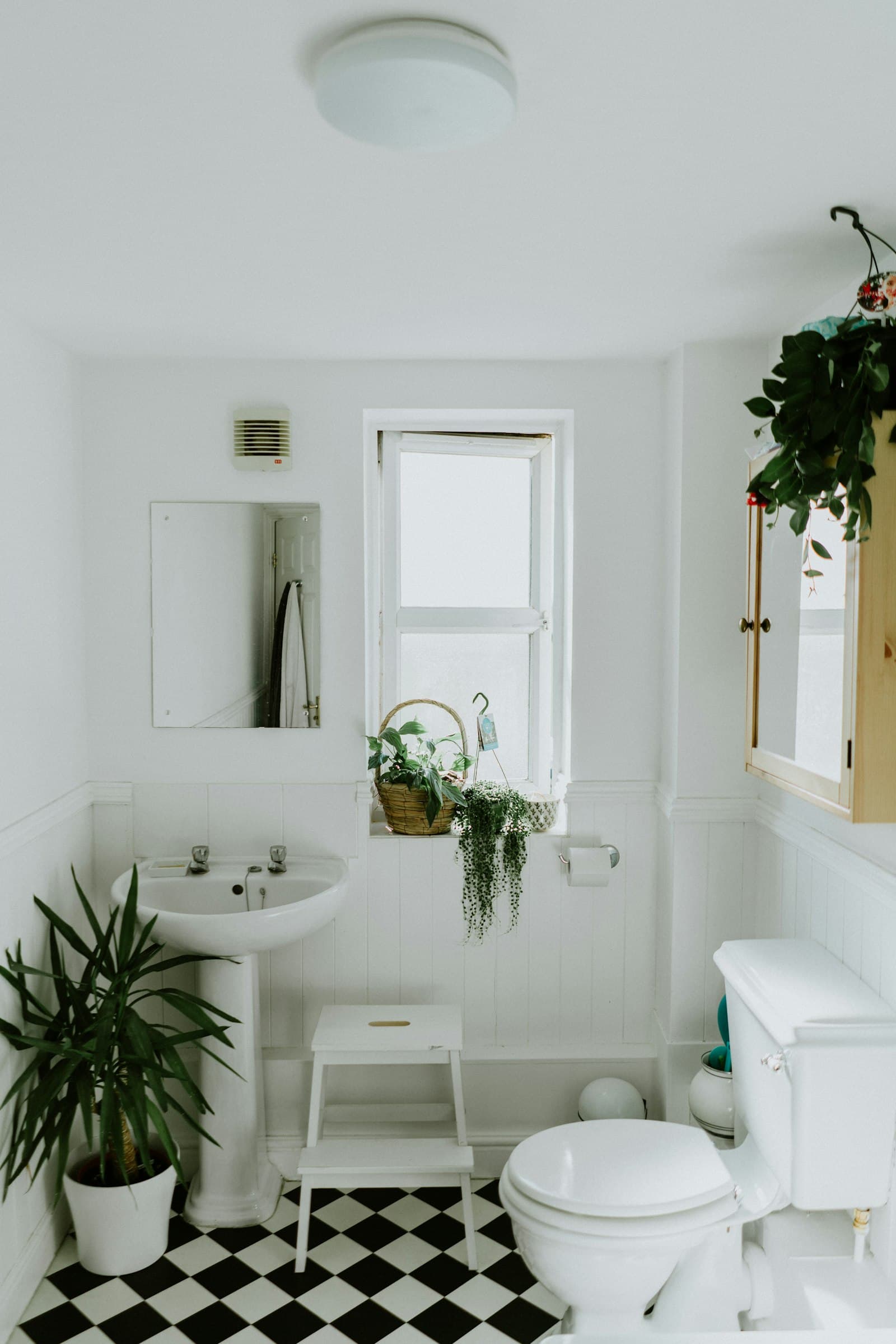 En-suite bathroom with a walk-in rain shower